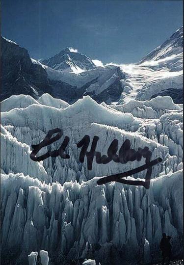 edhillary01.jpg - Sir Edmund Hillary, KG, KBE (* 20. Juli 1919 in Auckland) ist ein neuseeländischer Bergsteiger. Zusammen mit dem Sherpa-Bergsteiger Tenzing Norgay gelang ihm am 29. Mai 1953 die Erstbesteigung des Mount Everest, des höchsten Bergs der Erde. ca 13 x 9 Originalfoto 45 €